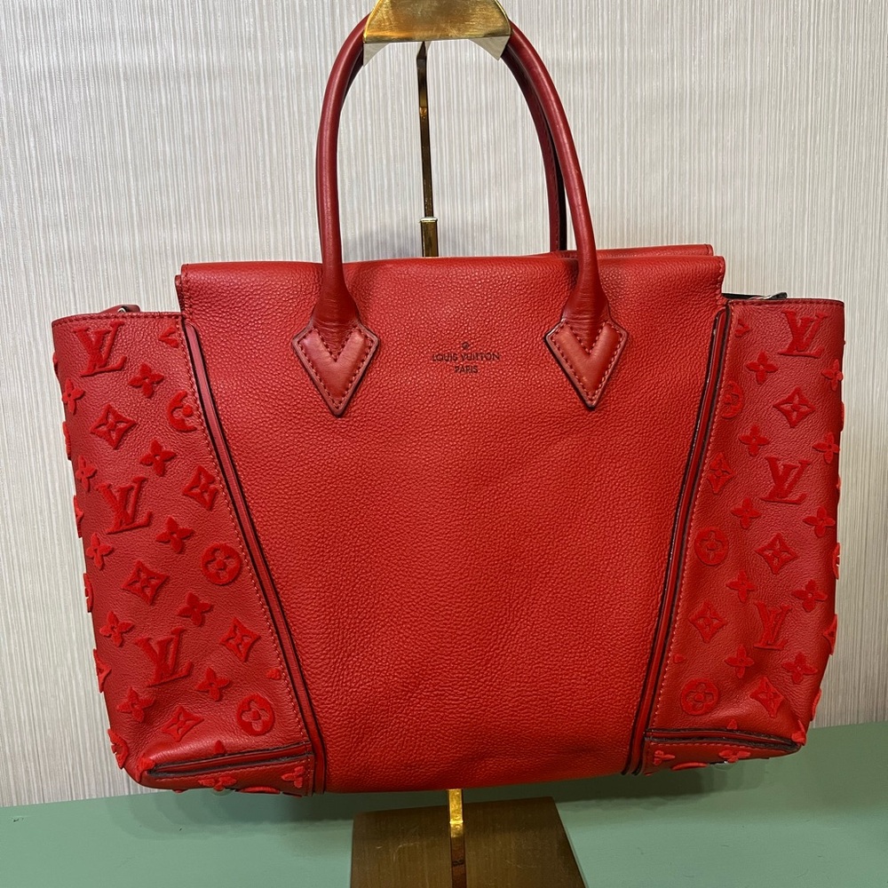 Louis Vuitton Red Tote with Textured Sides - Picture 2 of 16